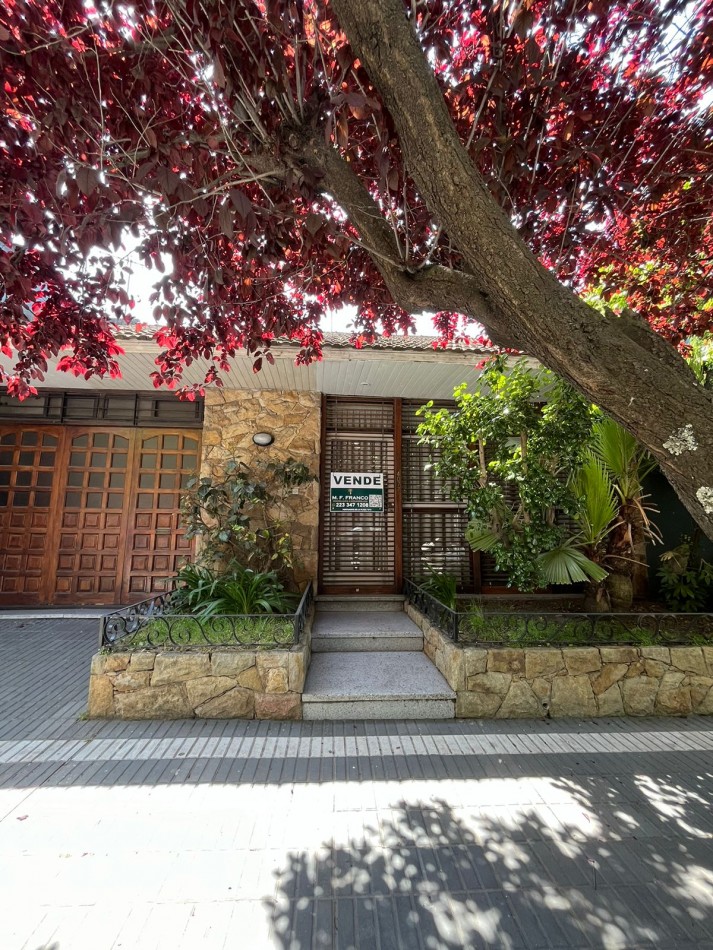 IMPECABLE CASA 4 AMBIENTES 