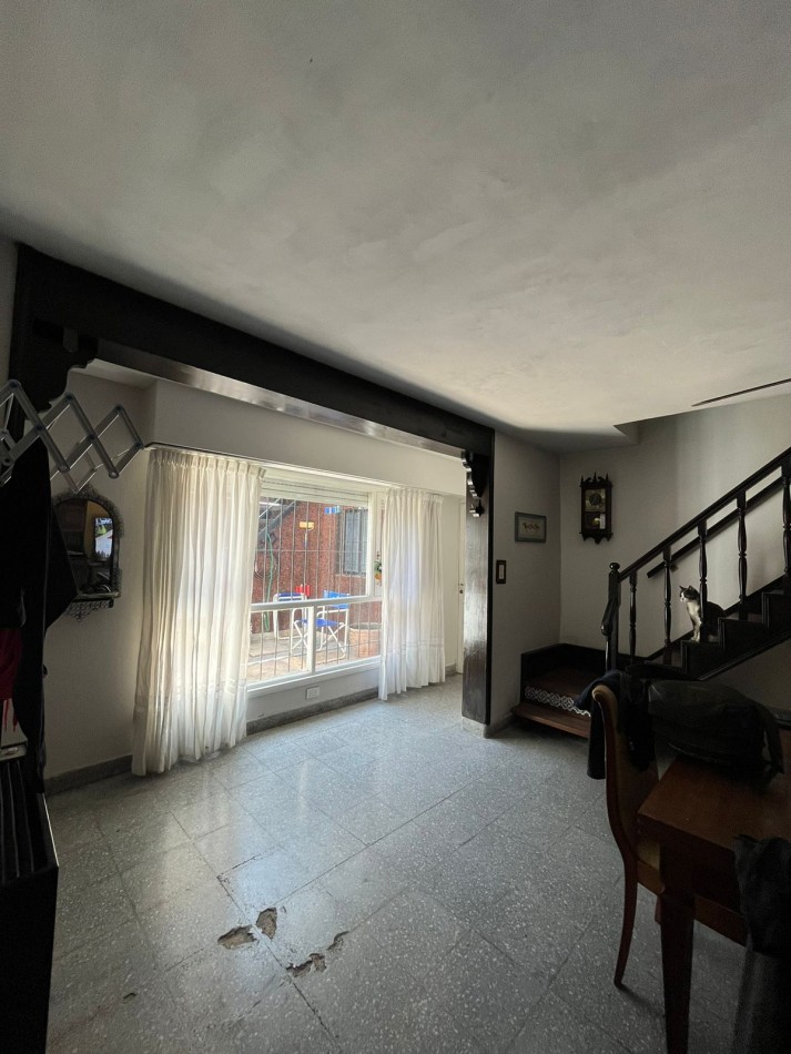 IMPECABLE CASA 4 AMBIENTES 