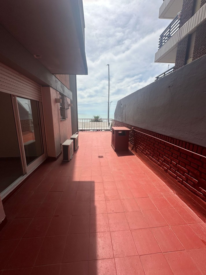 OPORTUNIDAD DEPARTAMENTO 3 AMBIENTES TOTALMENTE RECICLADO A METROS DEL MAR